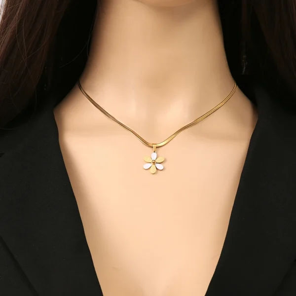 Simple Flower Pendant Necklace - Image 2